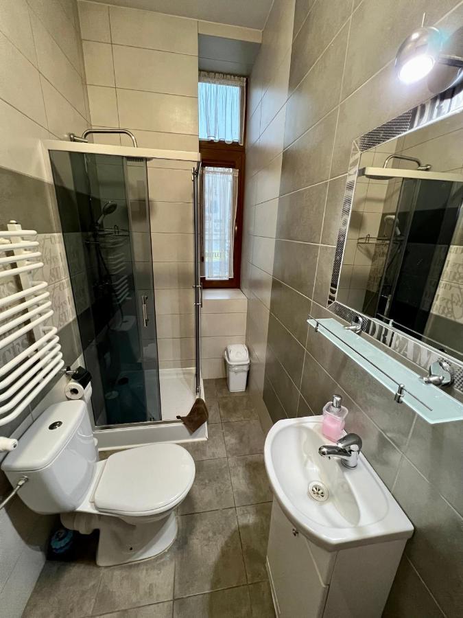 Apartamenty Ostrowiec - Pokoje Goscinne Centrum Ostrowiec Świętokrzyski Esterno foto