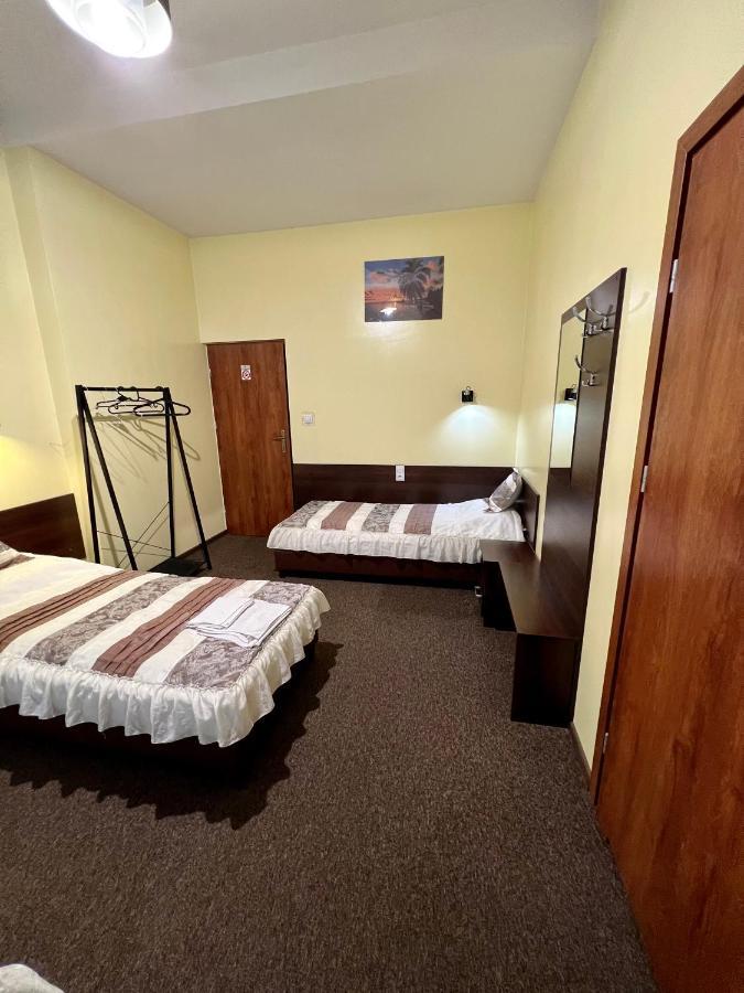 Apartamenty Ostrowiec - Pokoje Goscinne Centrum Ostrowiec Świętokrzyski Esterno foto