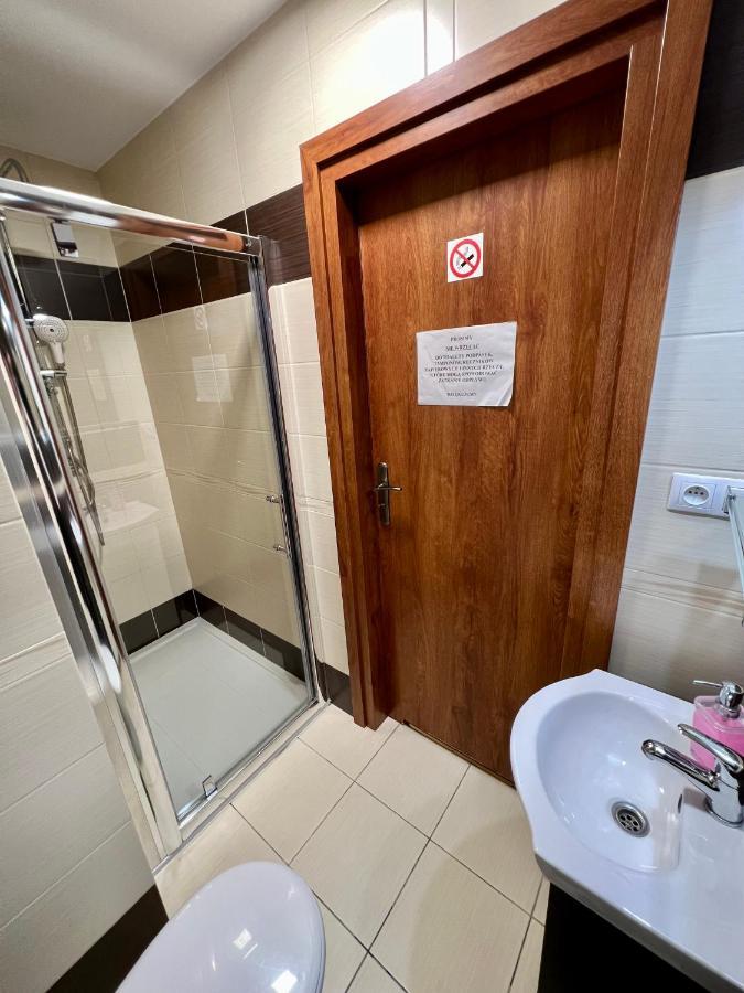Apartamenty Ostrowiec - Pokoje Goscinne Centrum Ostrowiec Świętokrzyski Esterno foto