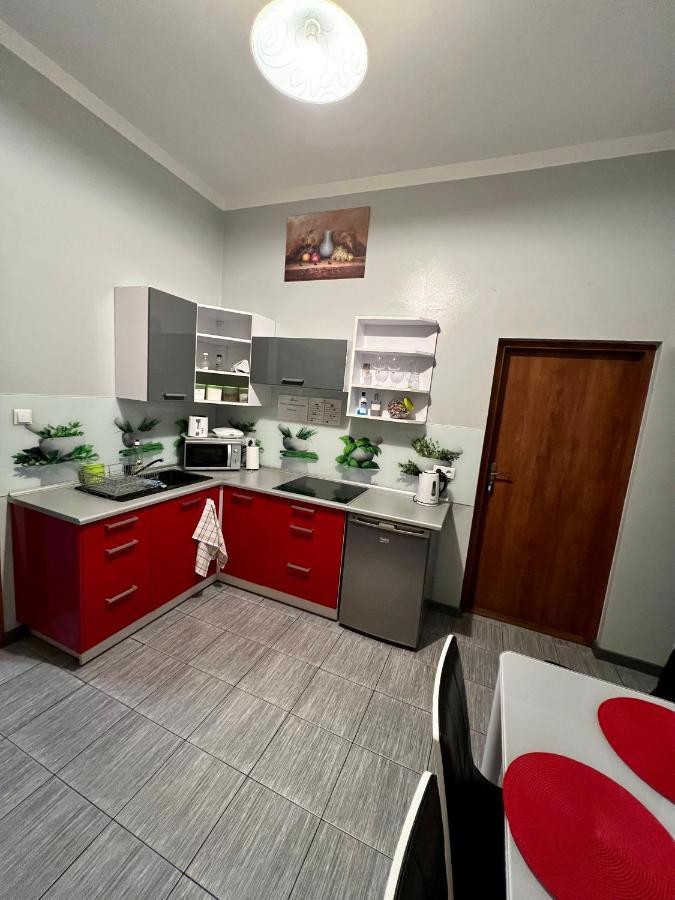 Apartamenty Ostrowiec - Pokoje Goscinne Centrum Ostrowiec Świętokrzyski Esterno foto