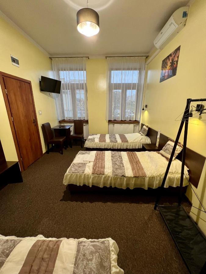 Apartamenty Ostrowiec - Pokoje Goscinne Centrum Ostrowiec Świętokrzyski Esterno foto