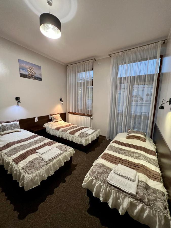 Apartamenty Ostrowiec - Pokoje Goscinne Centrum Ostrowiec Świętokrzyski Esterno foto