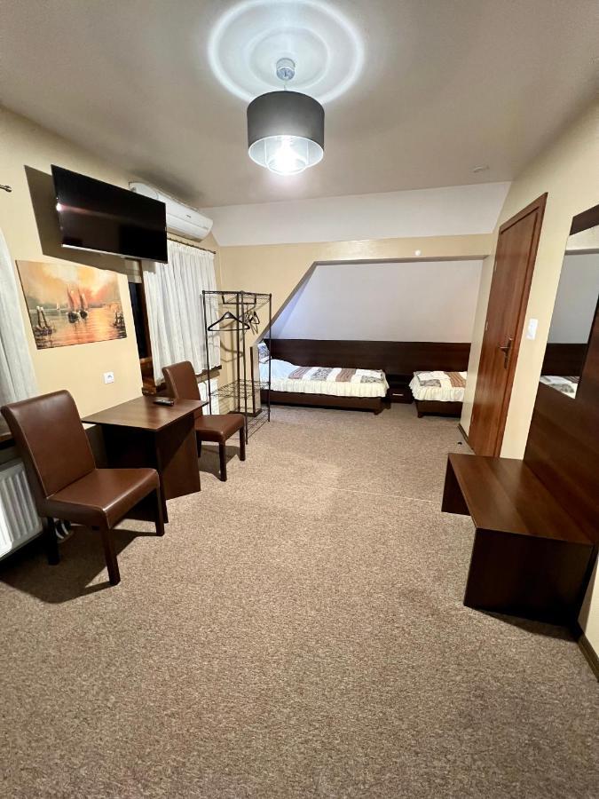 Apartamenty Ostrowiec - Pokoje Goscinne Centrum Ostrowiec Świętokrzyski Esterno foto