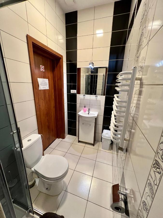 Apartamenty Ostrowiec - Pokoje Goscinne Centrum Ostrowiec Świętokrzyski Esterno foto
