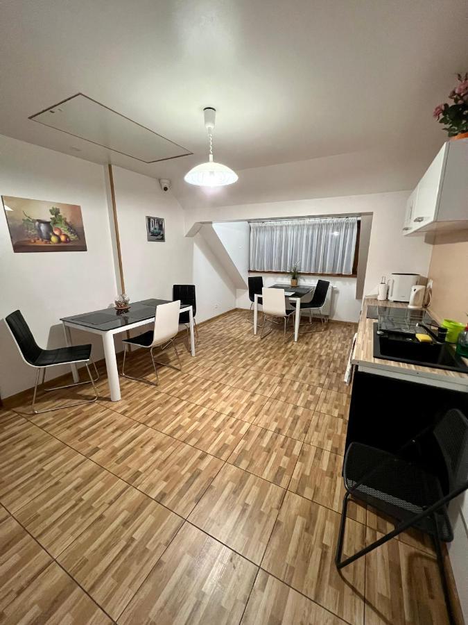 Apartamenty Ostrowiec - Pokoje Goscinne Centrum Ostrowiec Świętokrzyski Esterno foto