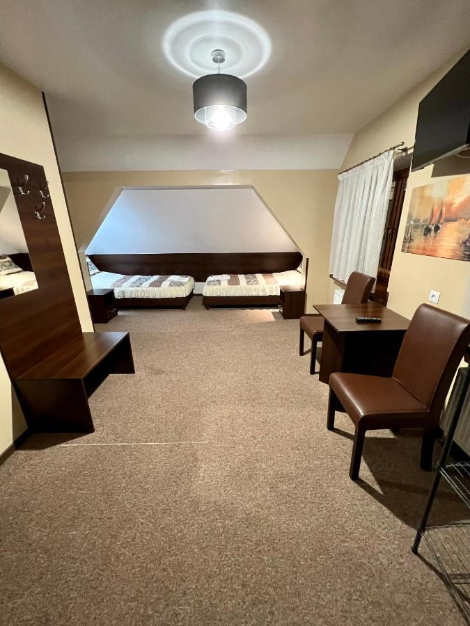 Apartamenty Ostrowiec - Pokoje Goscinne Centrum Ostrowiec Świętokrzyski Esterno foto